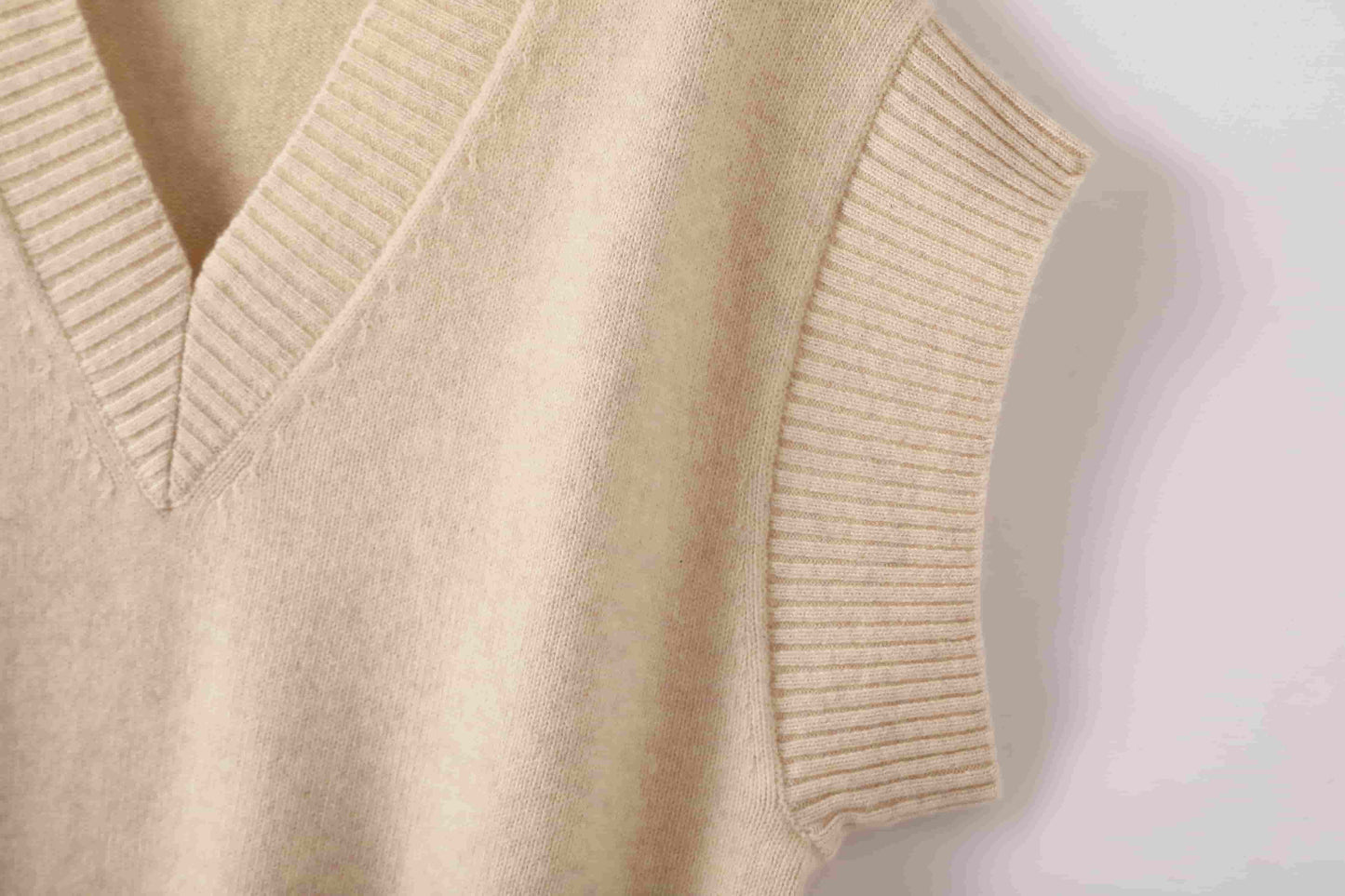 100% cashmere fashion warm ladies v-neck cashmere vest