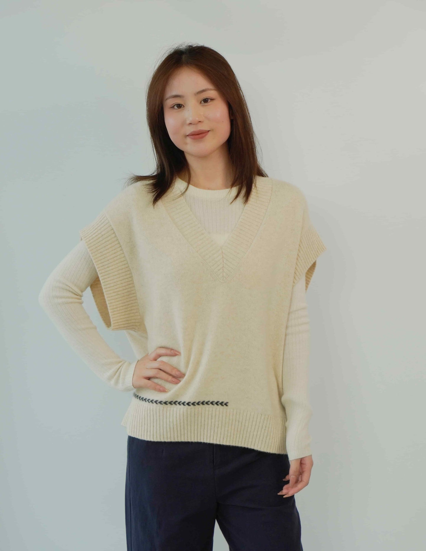 100% cashmere fashion warm ladies v-neck cashmere vest