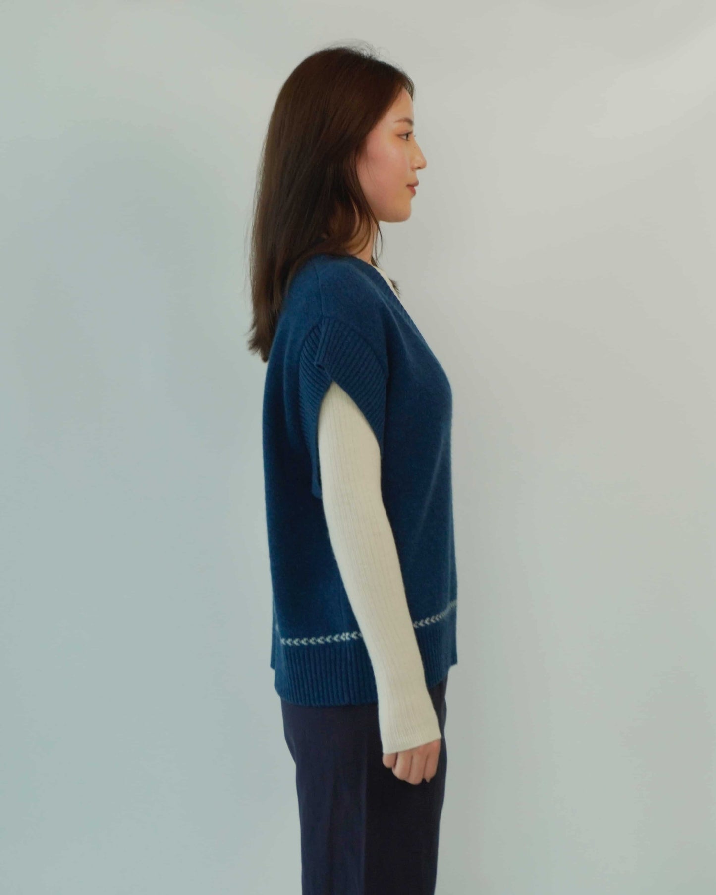 100% cashmere fashion warm ladies v-neck cashmere vest