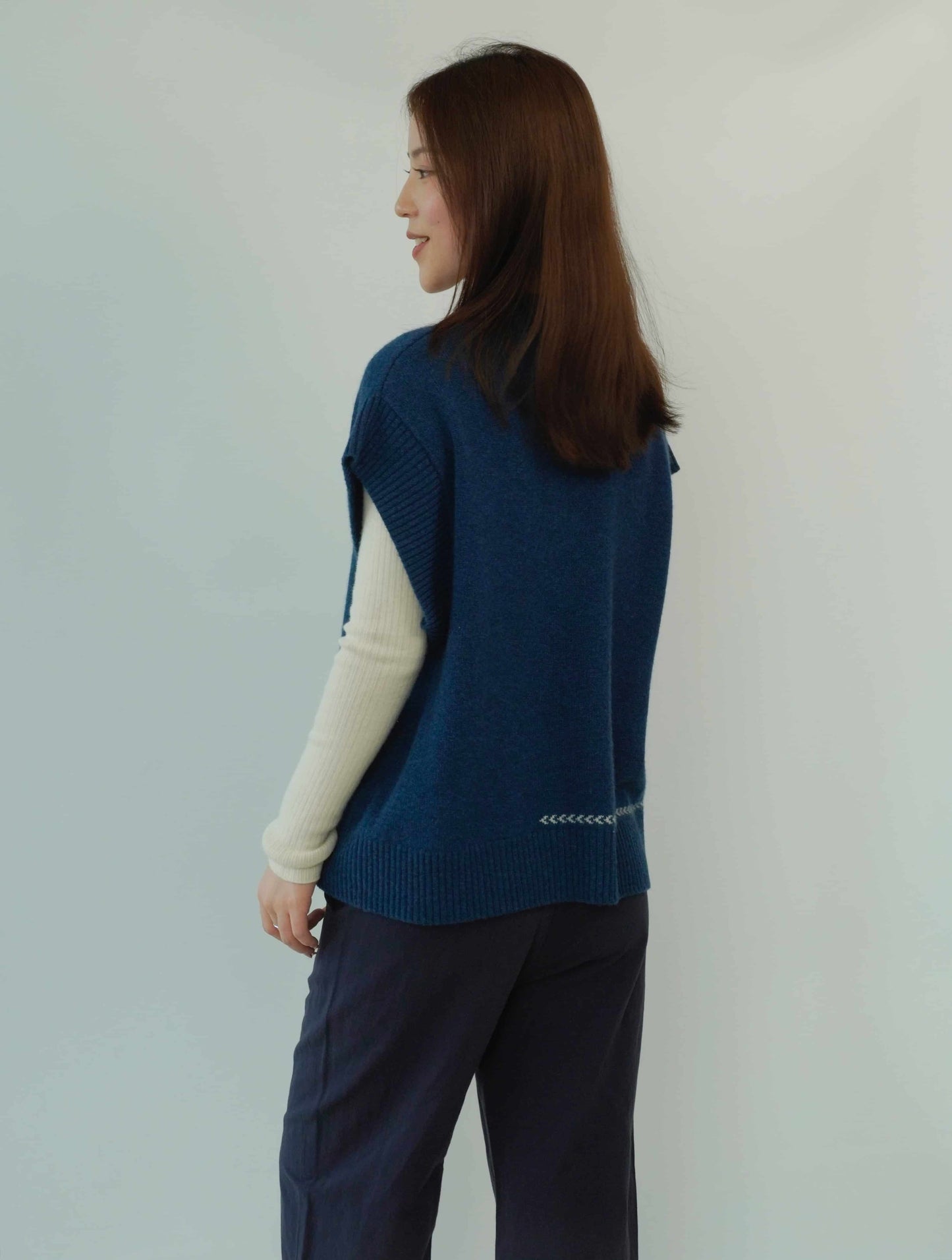 100% cashmere fashion warm ladies v-neck cashmere vest