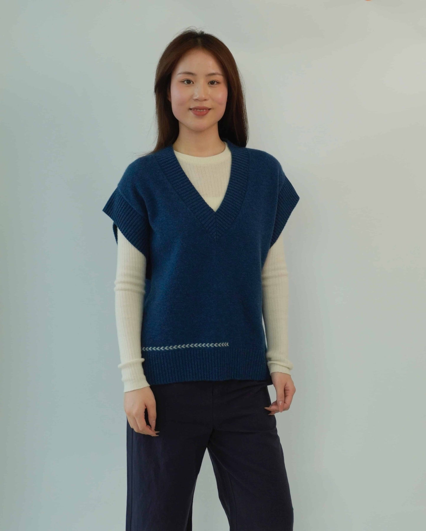 100% cashmere fashion warm ladies v-neck cashmere vest