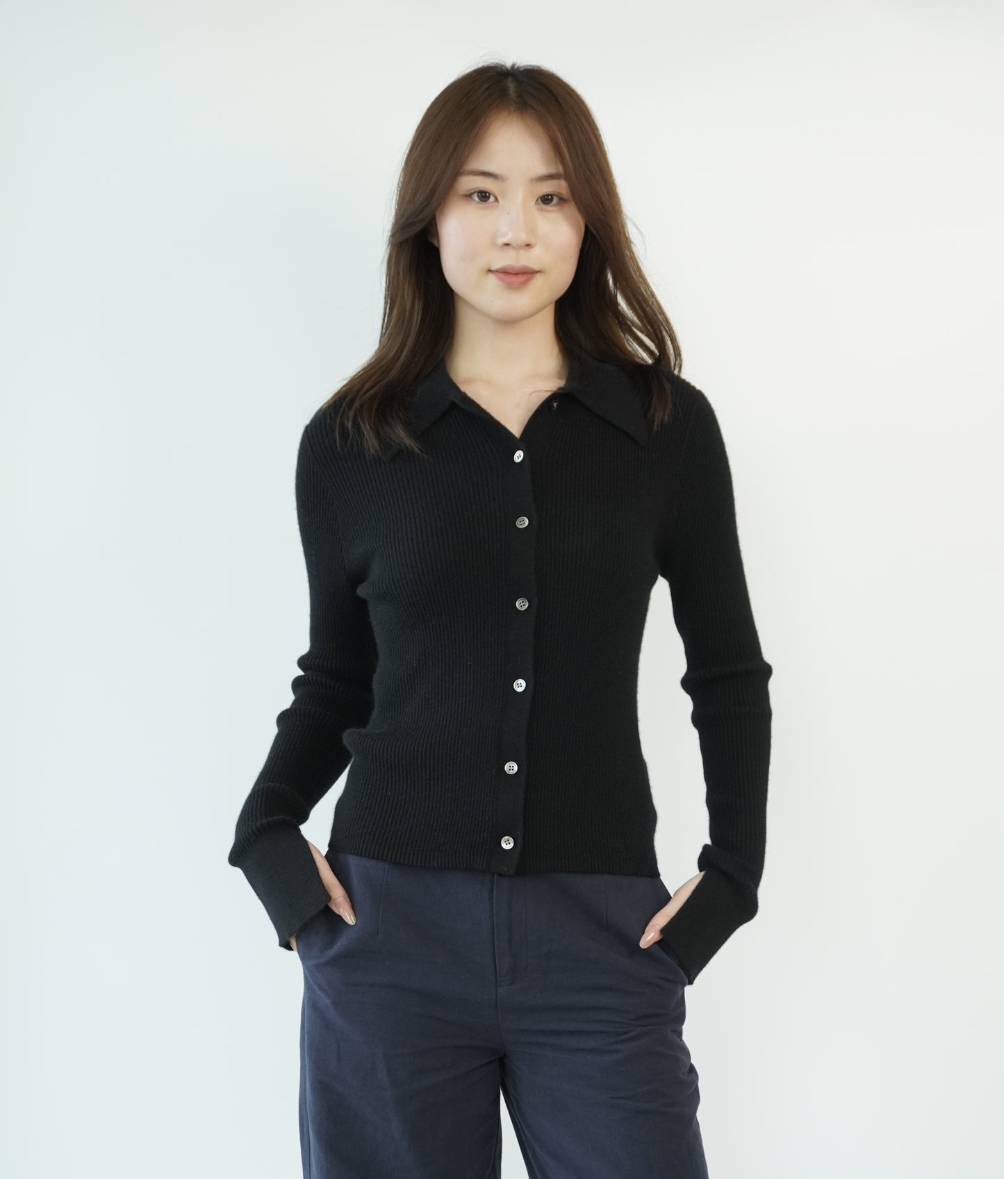 100% Cashmere Elegant, soft and luxurious crafted women's cashmere sweater