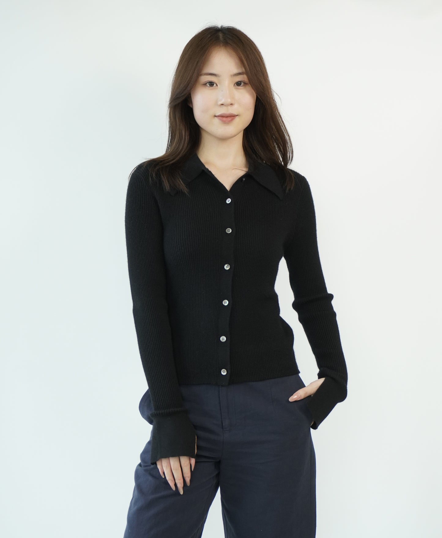 100% Cashmere Elegant, soft and luxurious crafted women's cashmere sweater