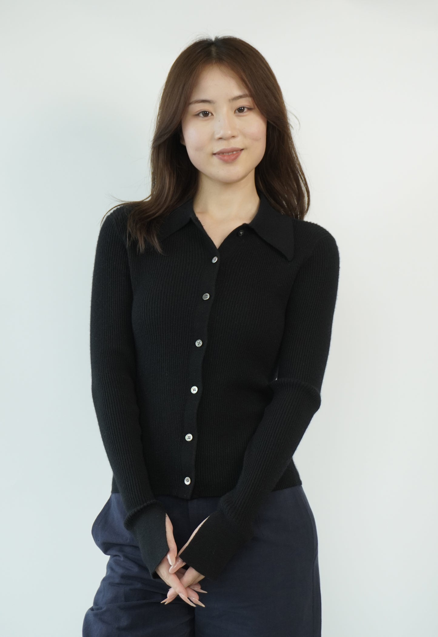 100% Cashmere Elegant, soft and luxurious crafted women's cashmere sweater