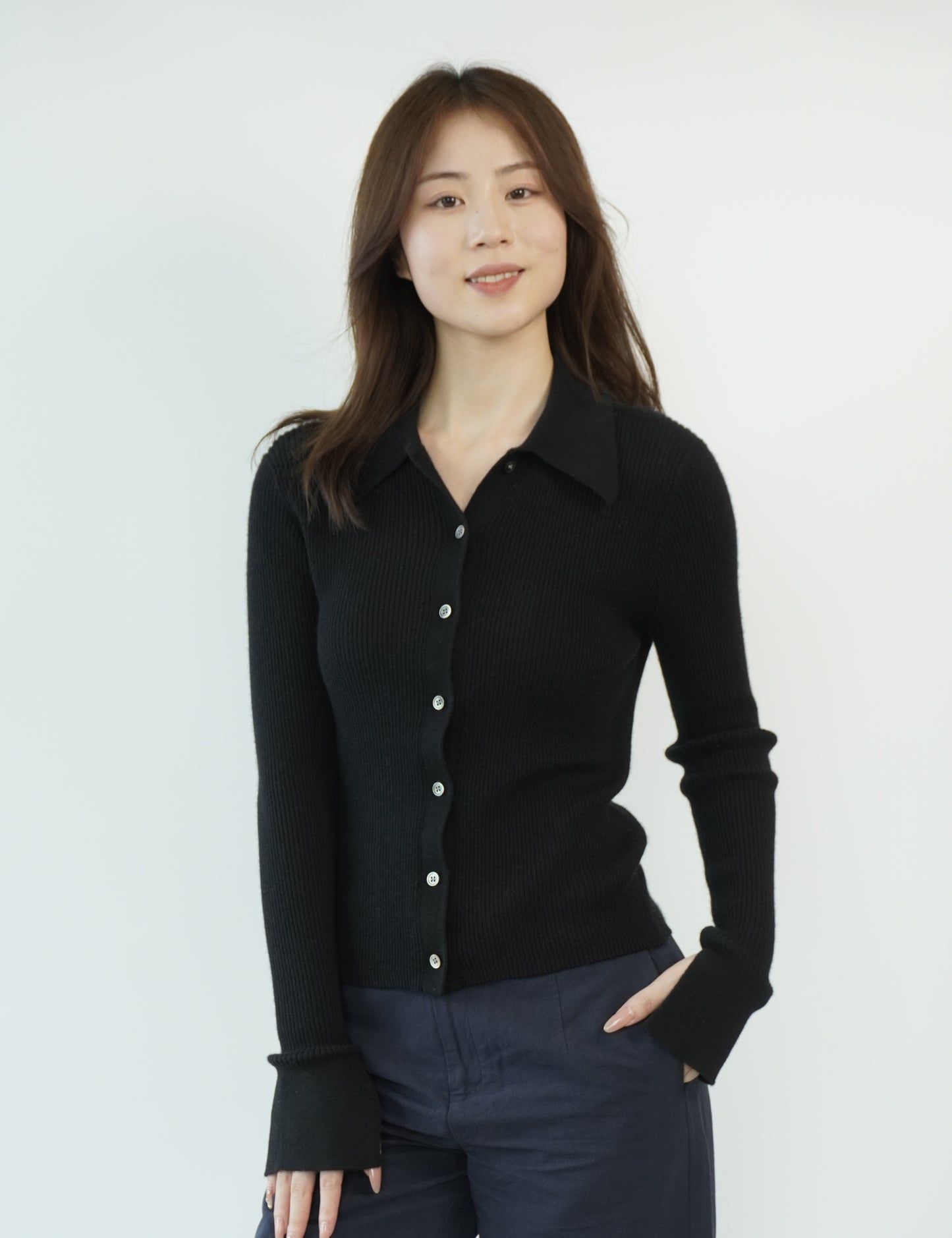 100% Cashmere Elegant, soft and luxurious crafted women's cashmere sweater