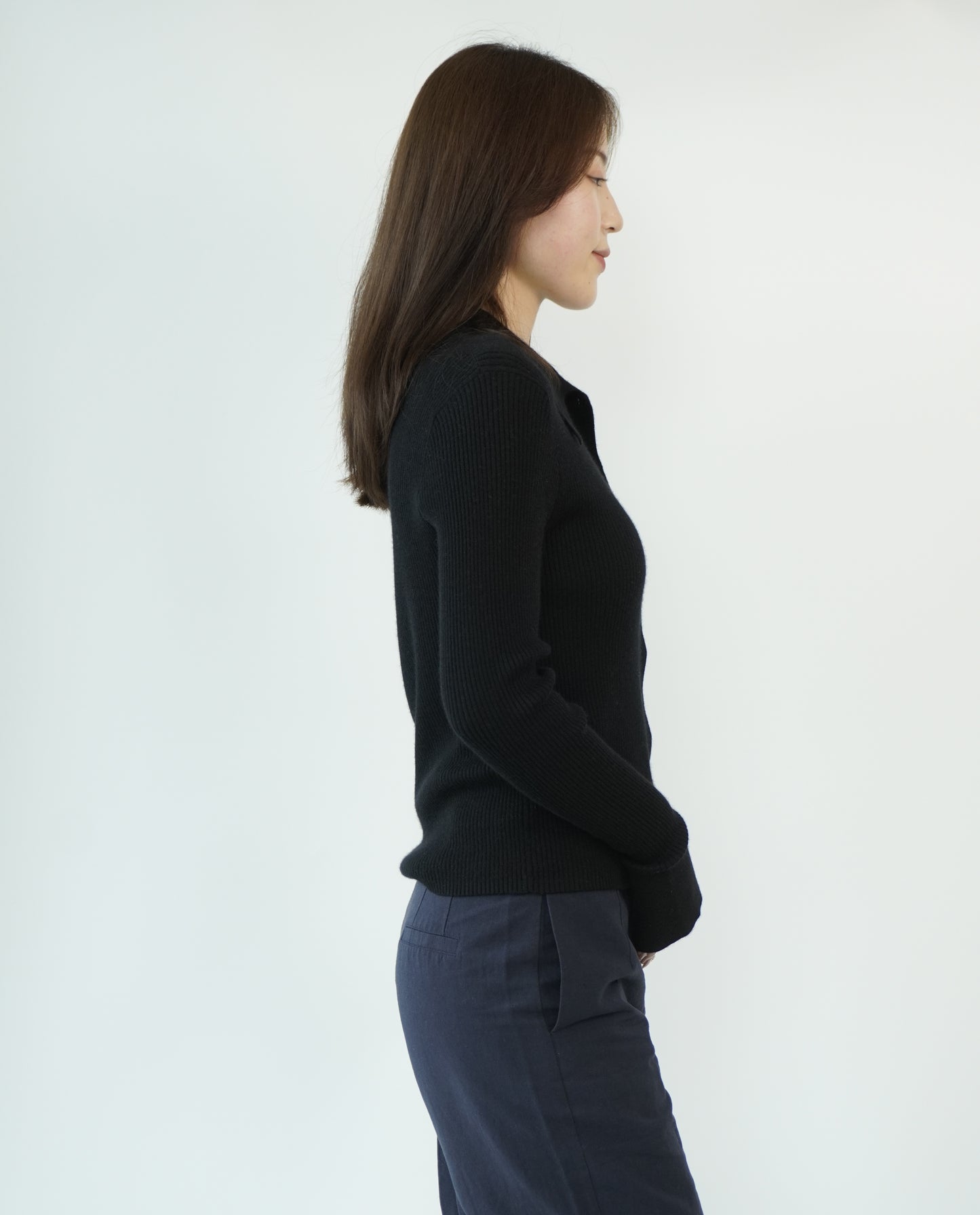 100% Cashmere Elegant, soft and luxurious crafted women's cashmere sweater