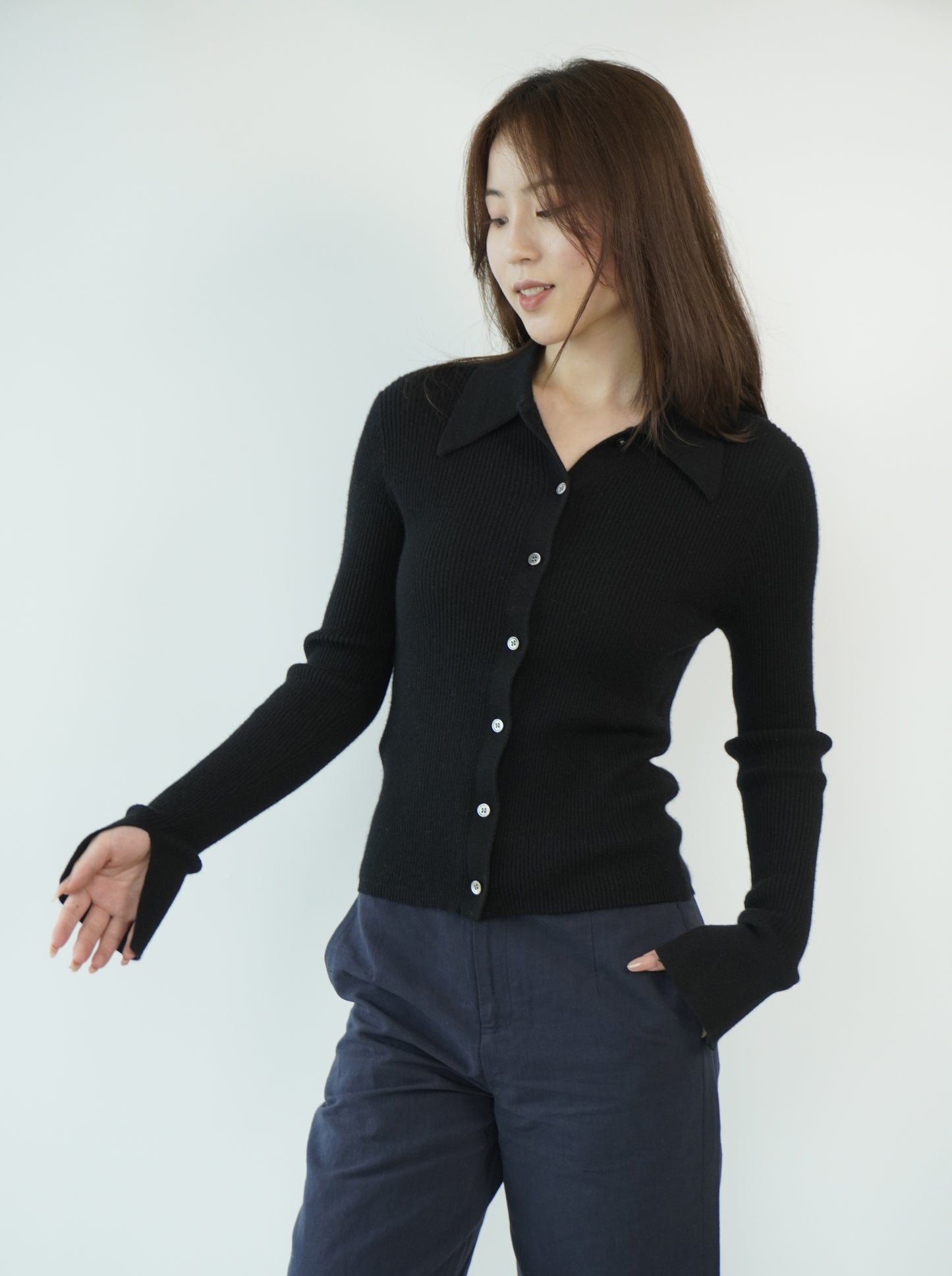 100% Cashmere Elegant, soft and luxurious crafted women's cashmere sweater