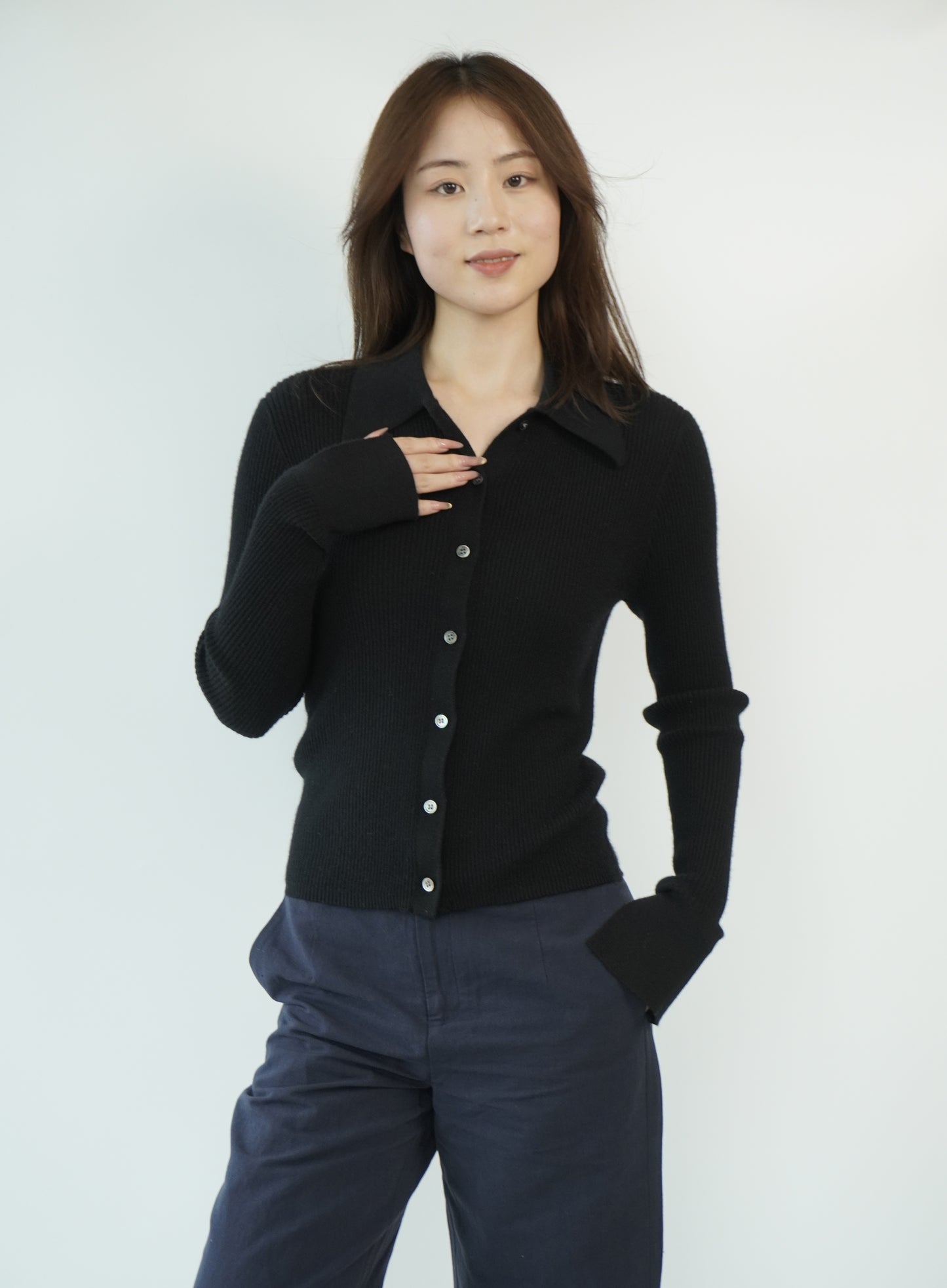 100% Cashmere Elegant, soft and luxurious crafted women's cashmere sweater