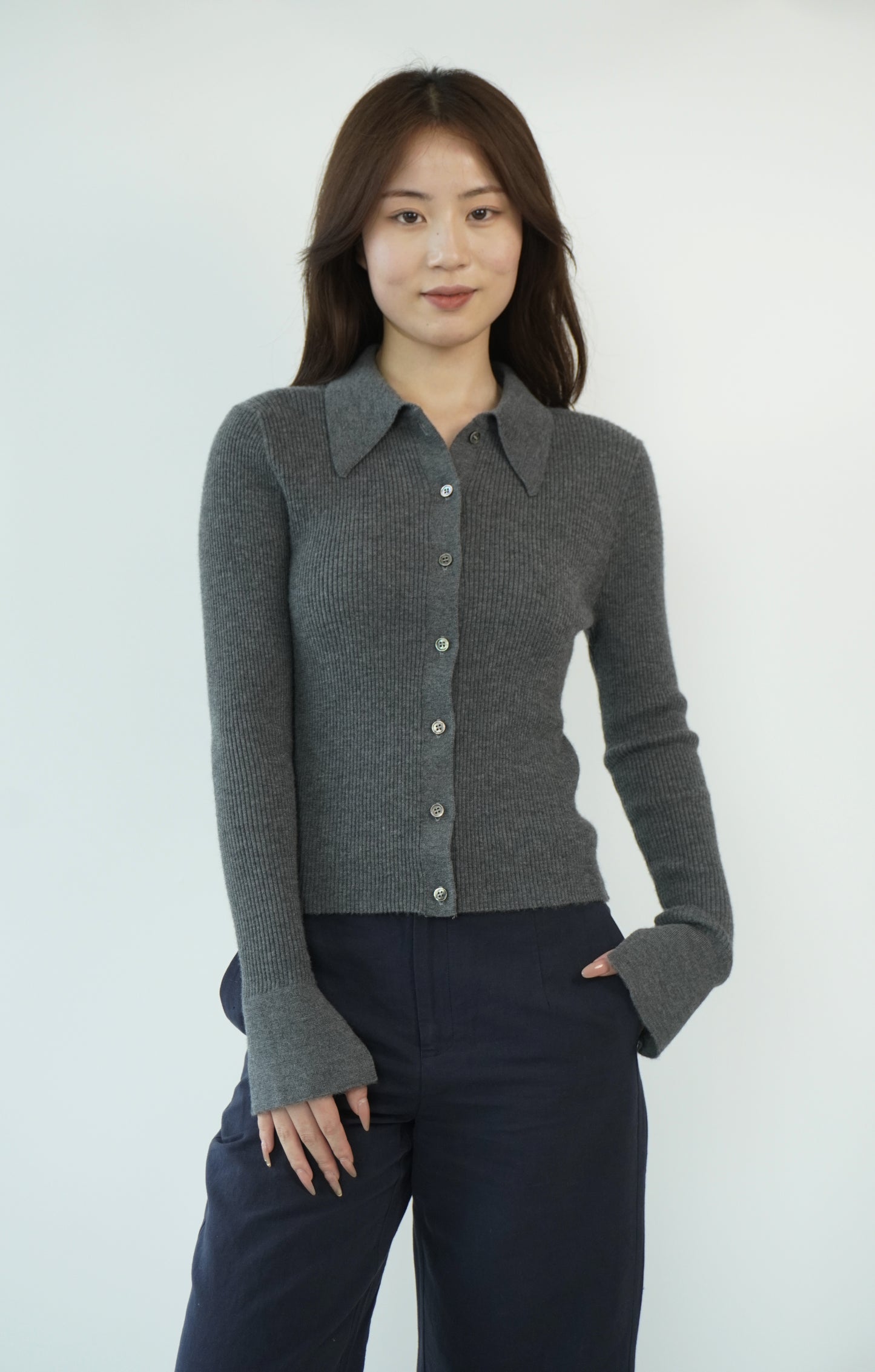 100% Cashmere Elegant, soft and luxurious crafted women's cashmere sweater