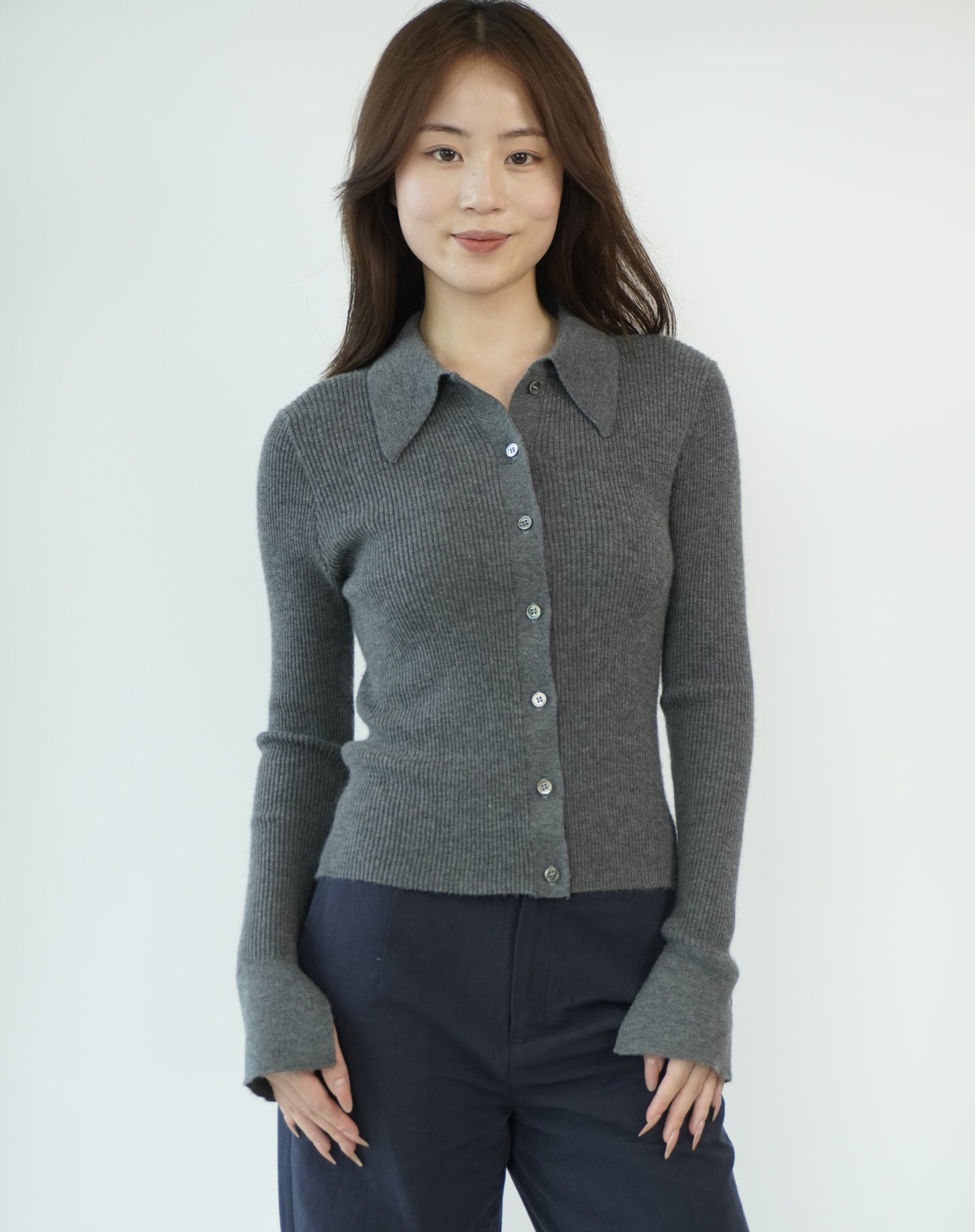100% Cashmere Elegant, soft and luxurious crafted women's cashmere sweater