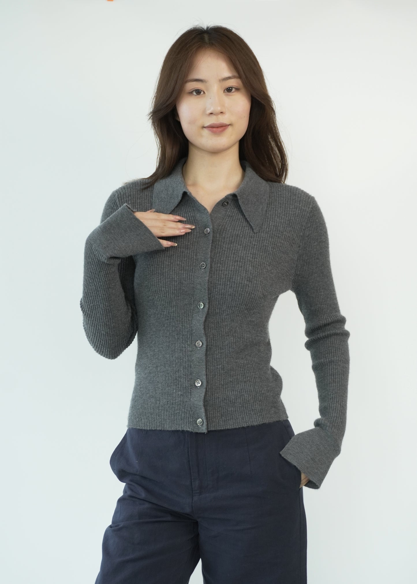 100% Cashmere Elegant, soft and luxurious crafted women's cashmere sweater
