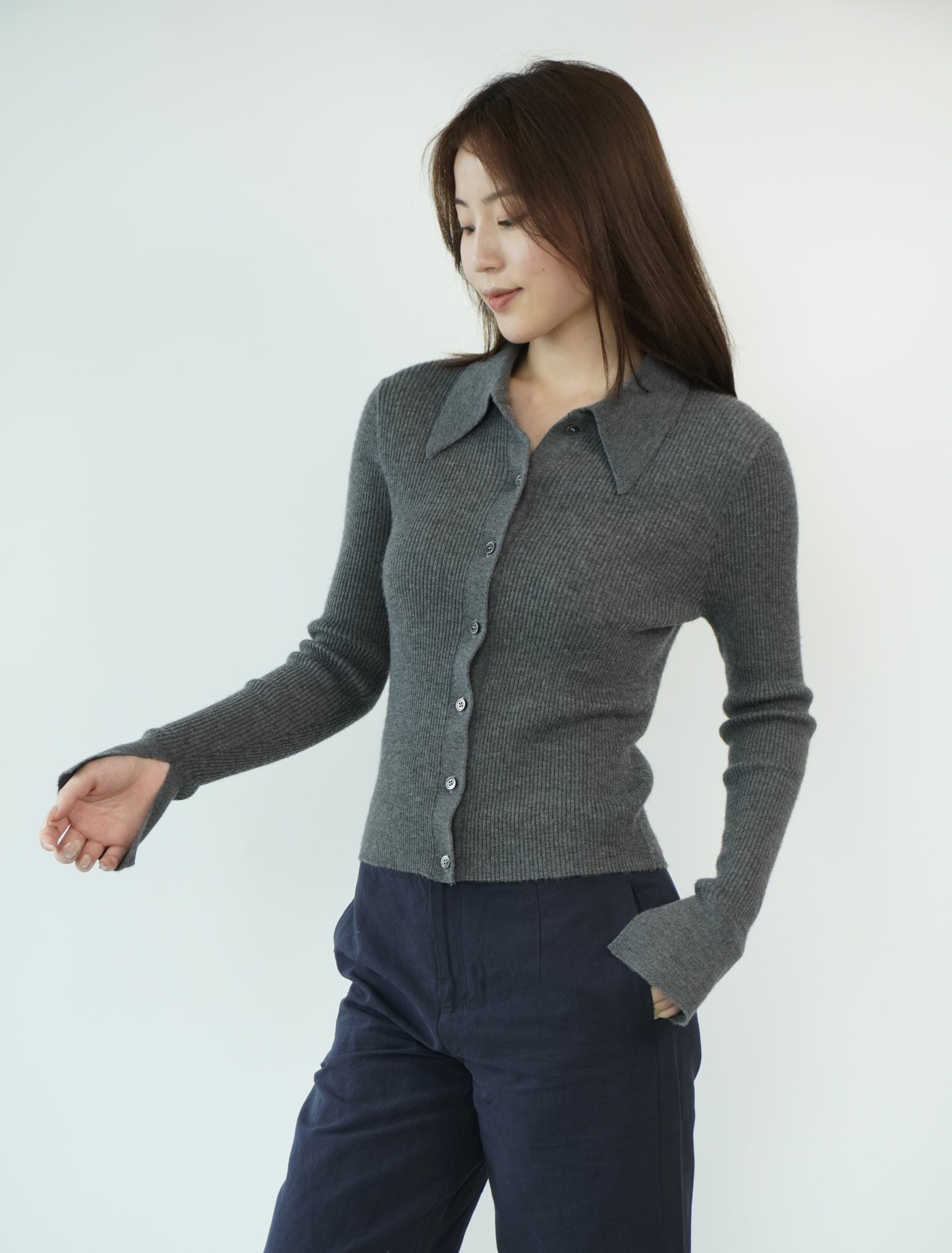 100% Cashmere Elegant, soft and luxurious crafted women's cashmere sweater