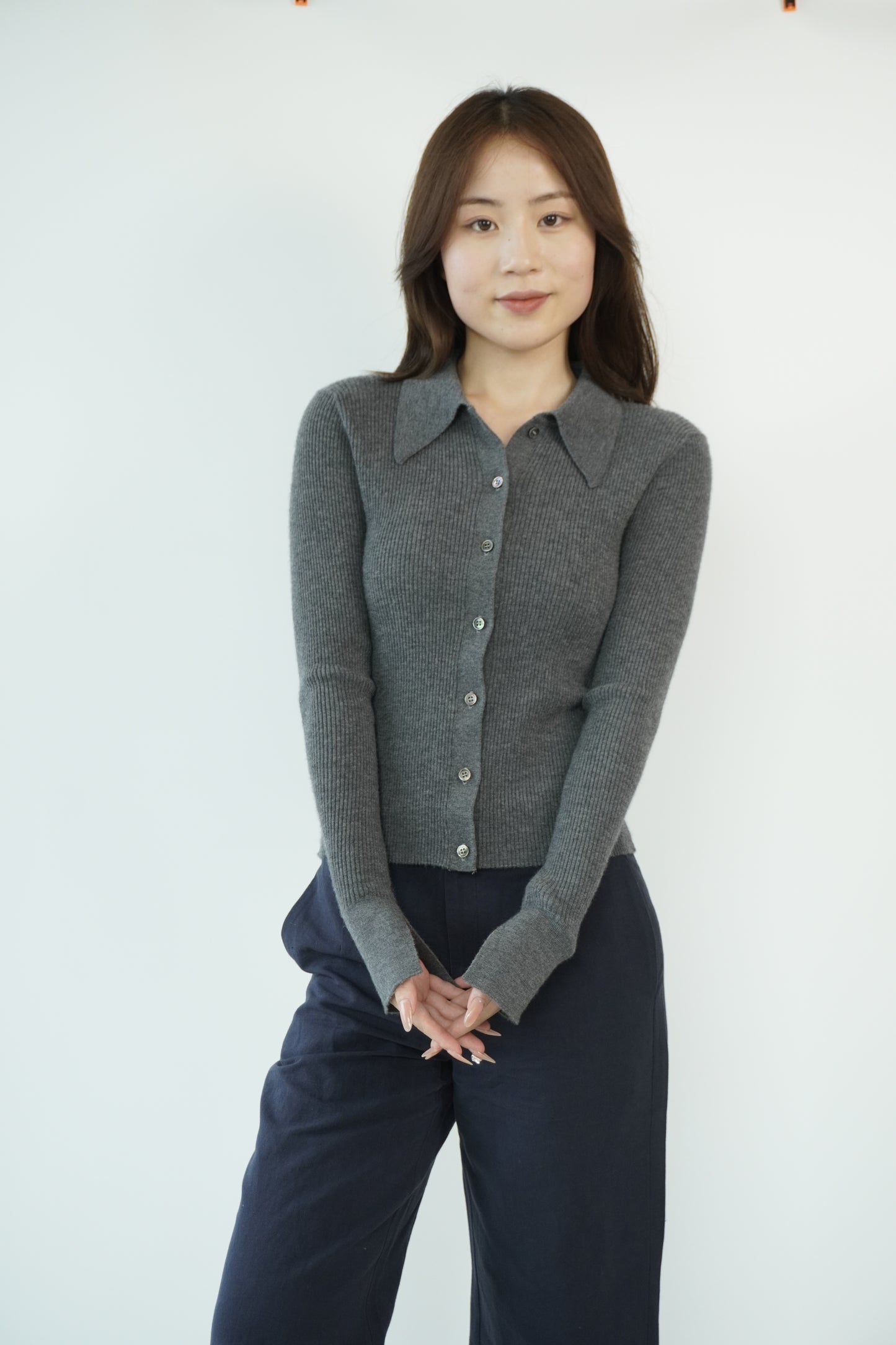 100% Cashmere Elegant, soft and luxurious crafted women's cashmere sweater