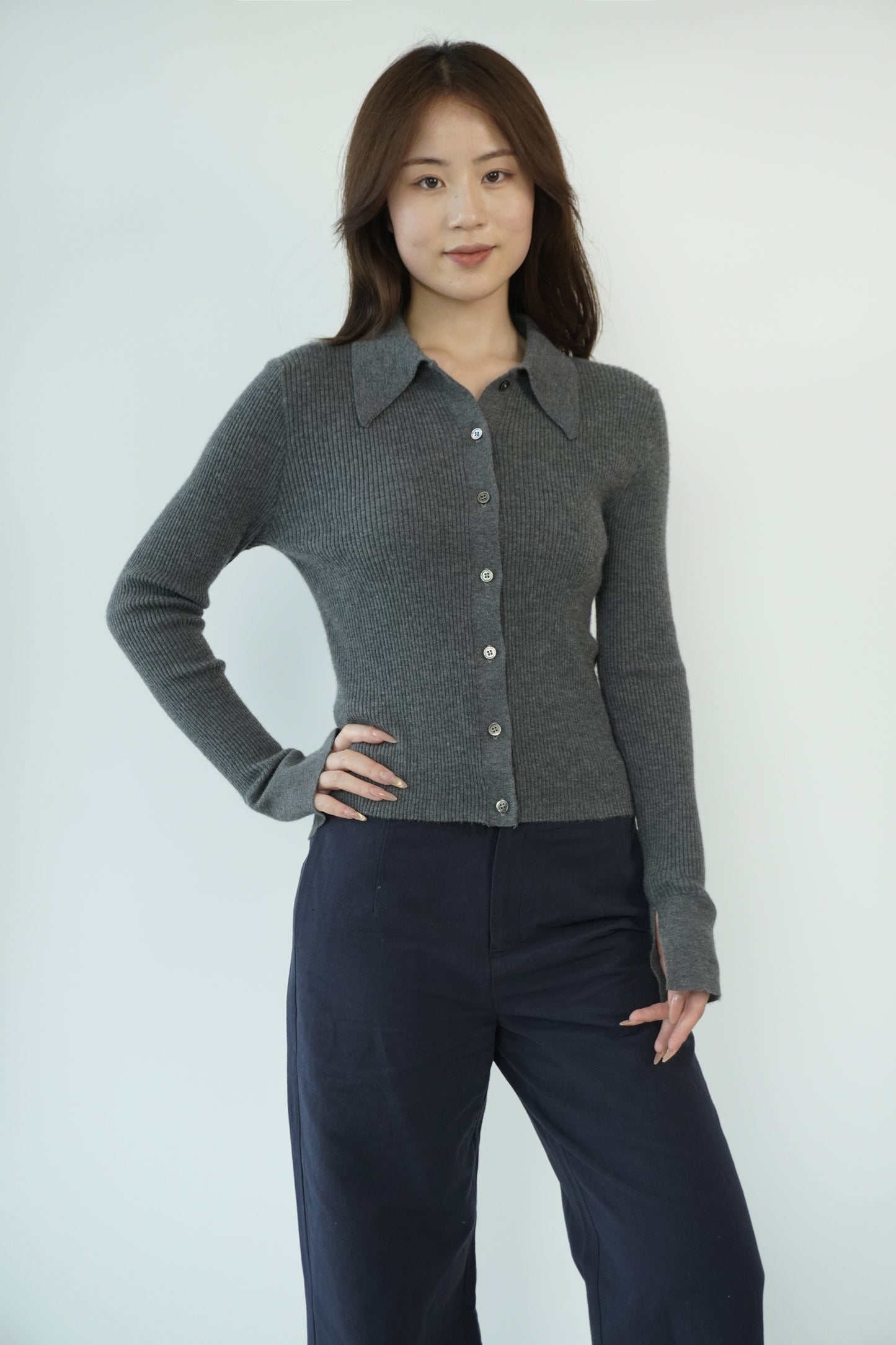100% Cashmere Elegant, soft and luxurious crafted women's cashmere sweater