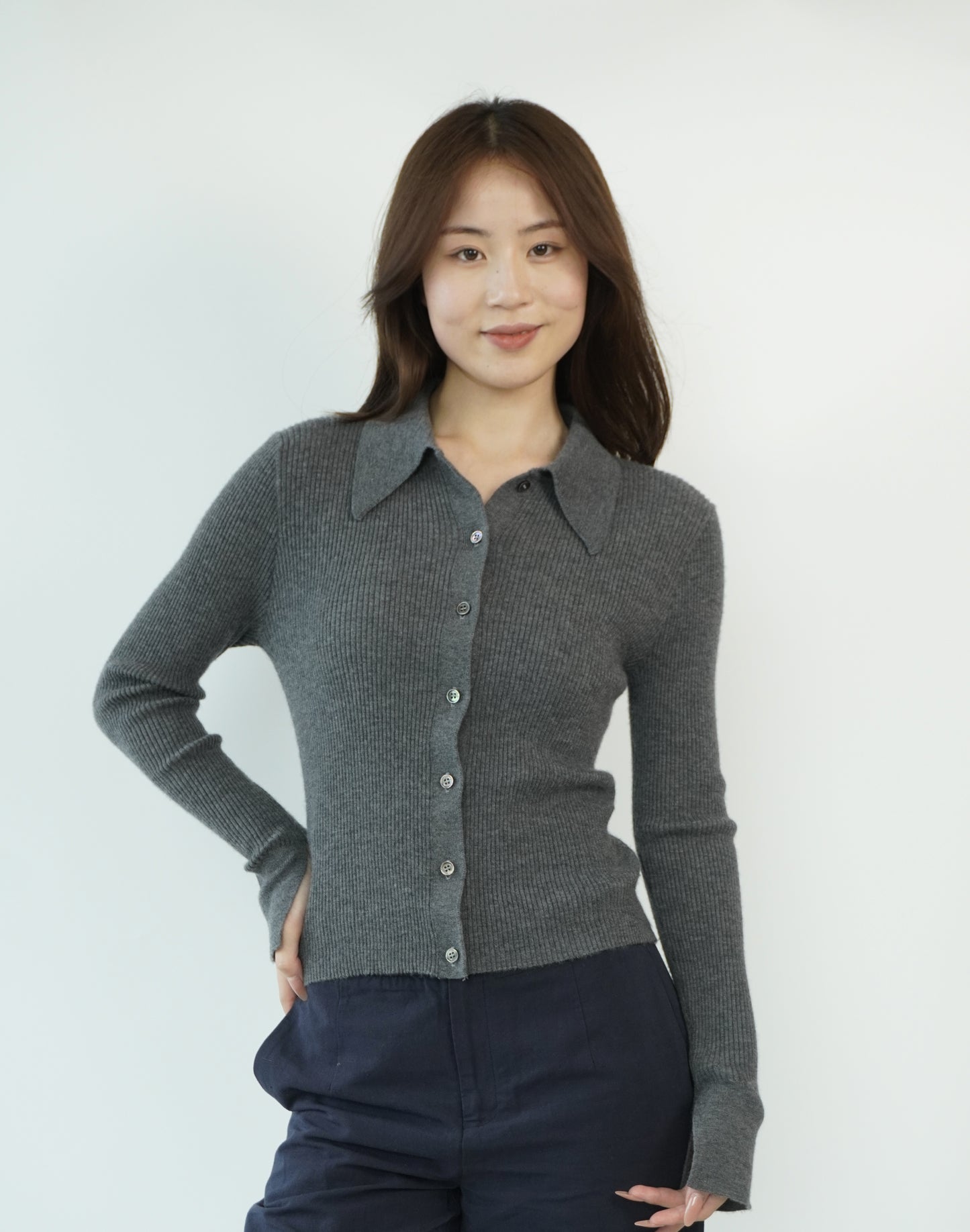 100% Cashmere Elegant, soft and luxurious crafted women's cashmere sweater