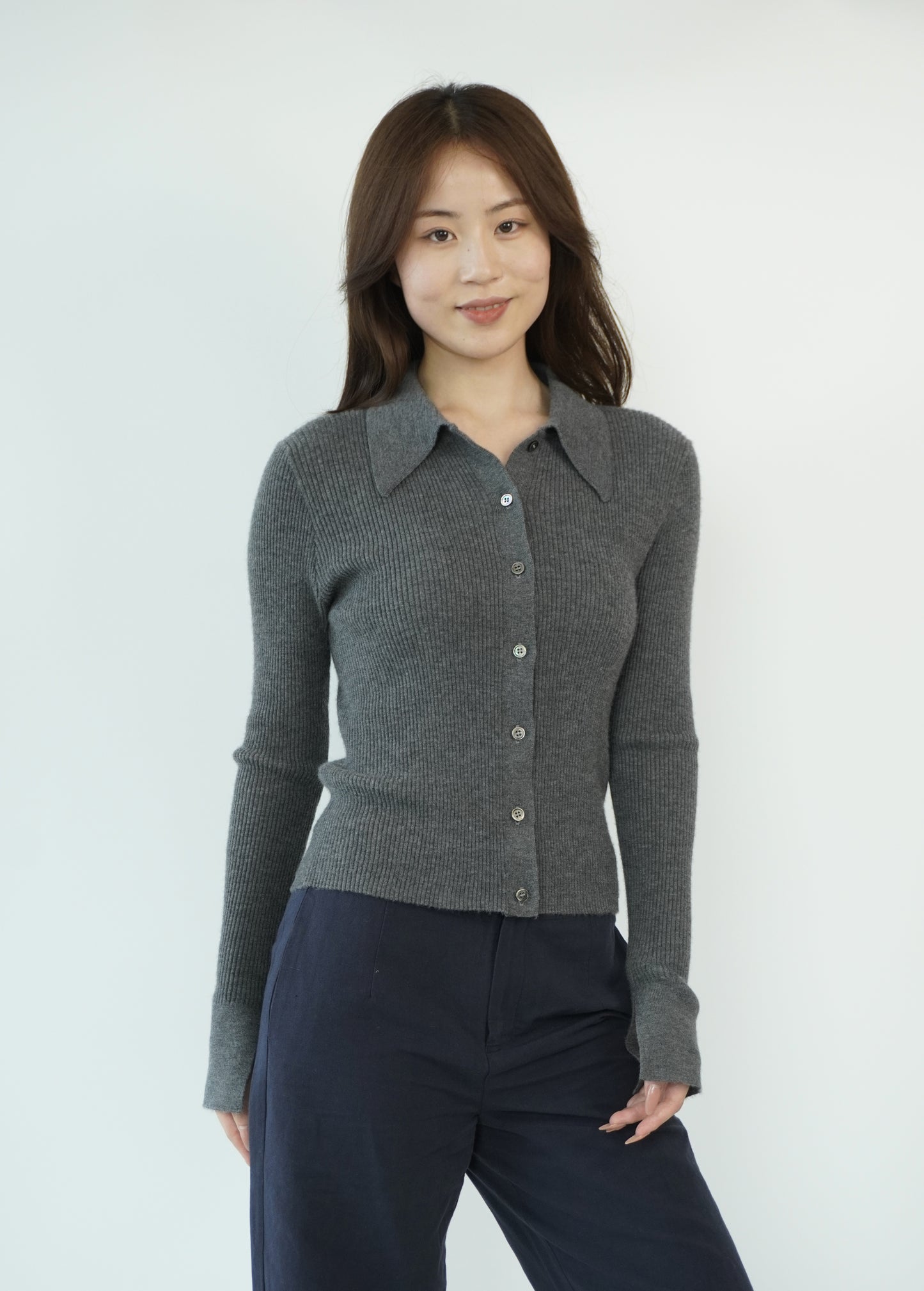 100% Cashmere Elegant, soft and luxurious crafted women's cashmere sweater