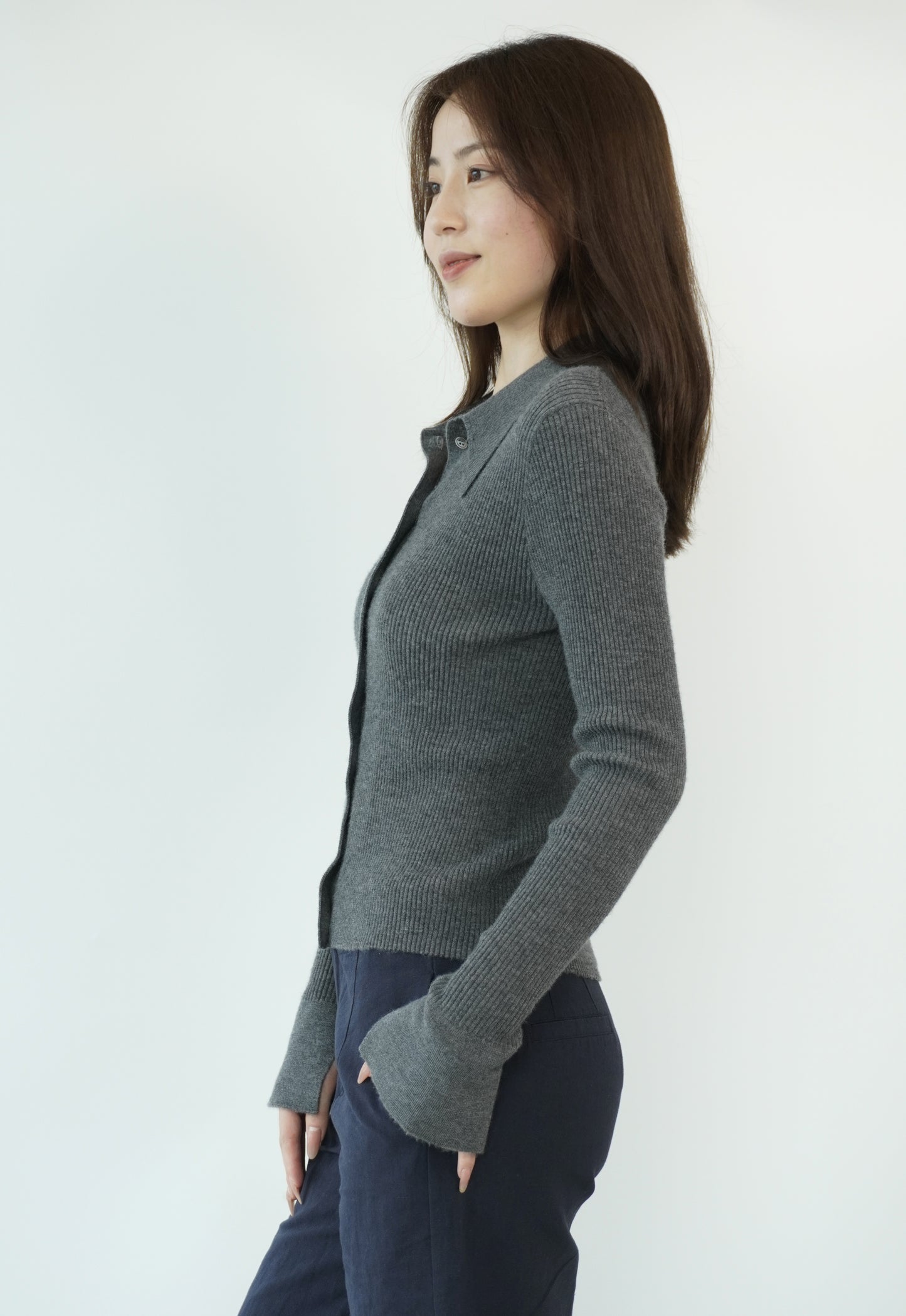 100% Cashmere Elegant, soft and luxurious crafted women's cashmere sweater