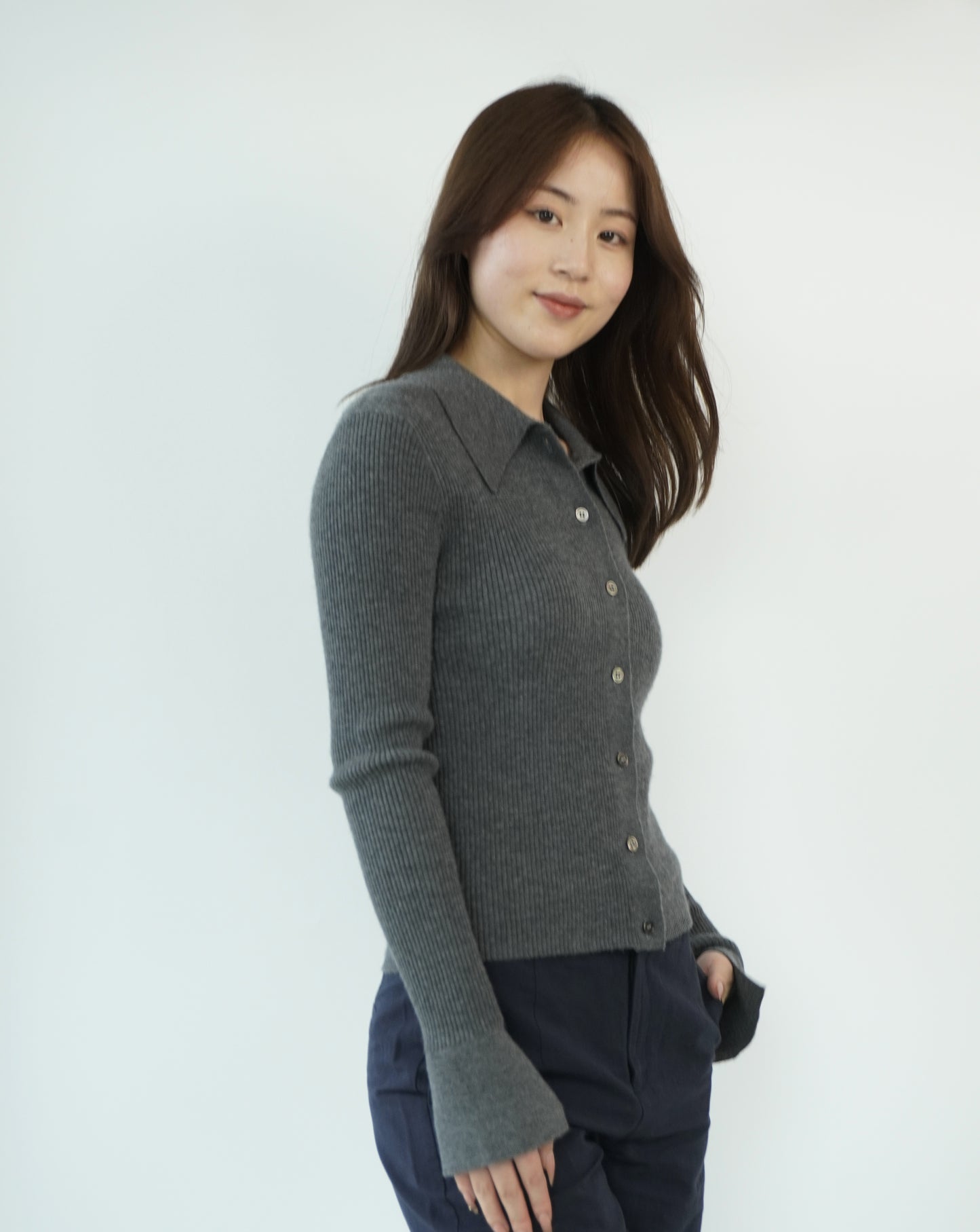 100% Cashmere Elegant, soft and luxurious crafted women's cashmere sweater