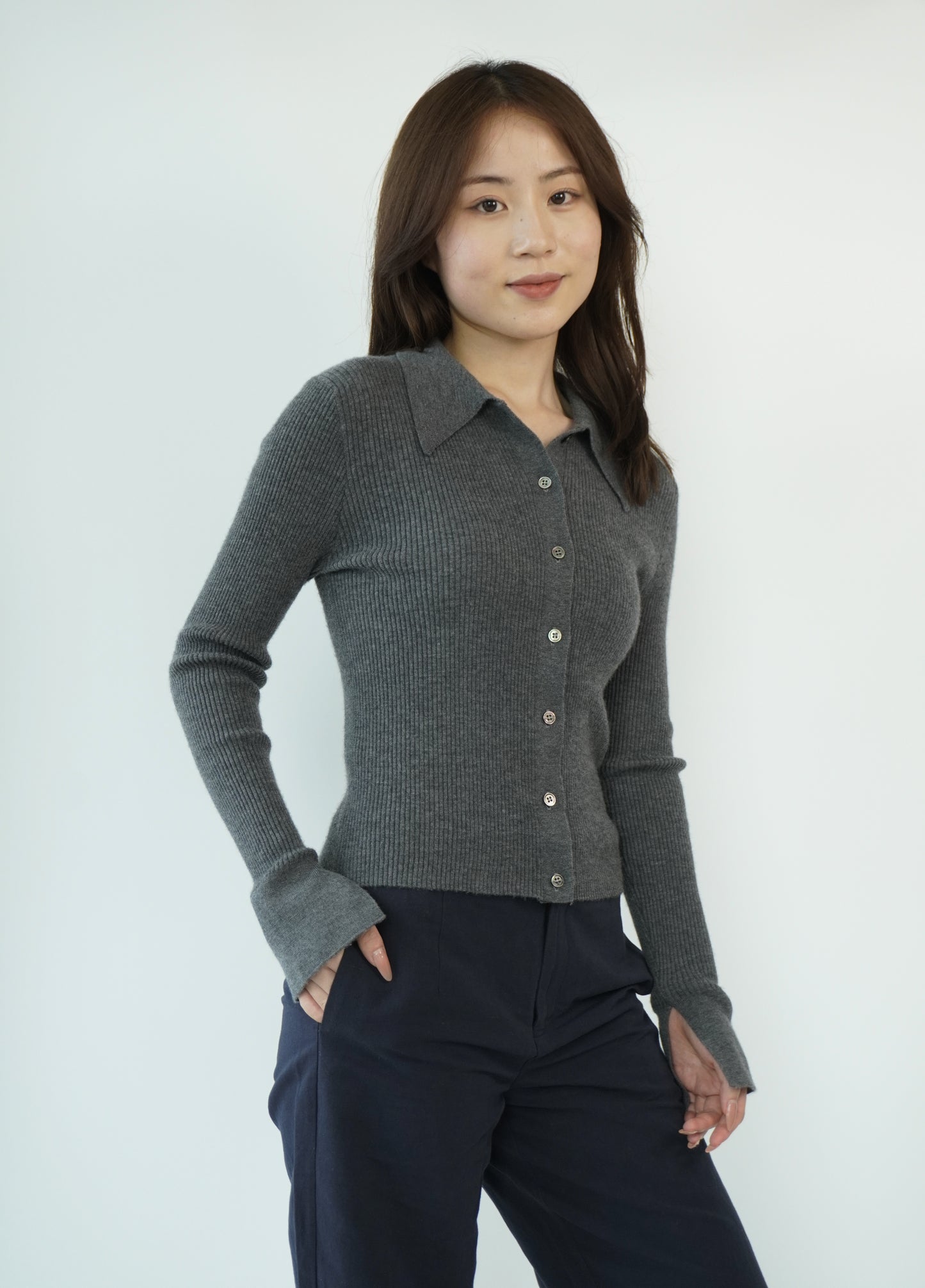 100% Cashmere Elegant, soft and luxurious crafted women's cashmere sweater