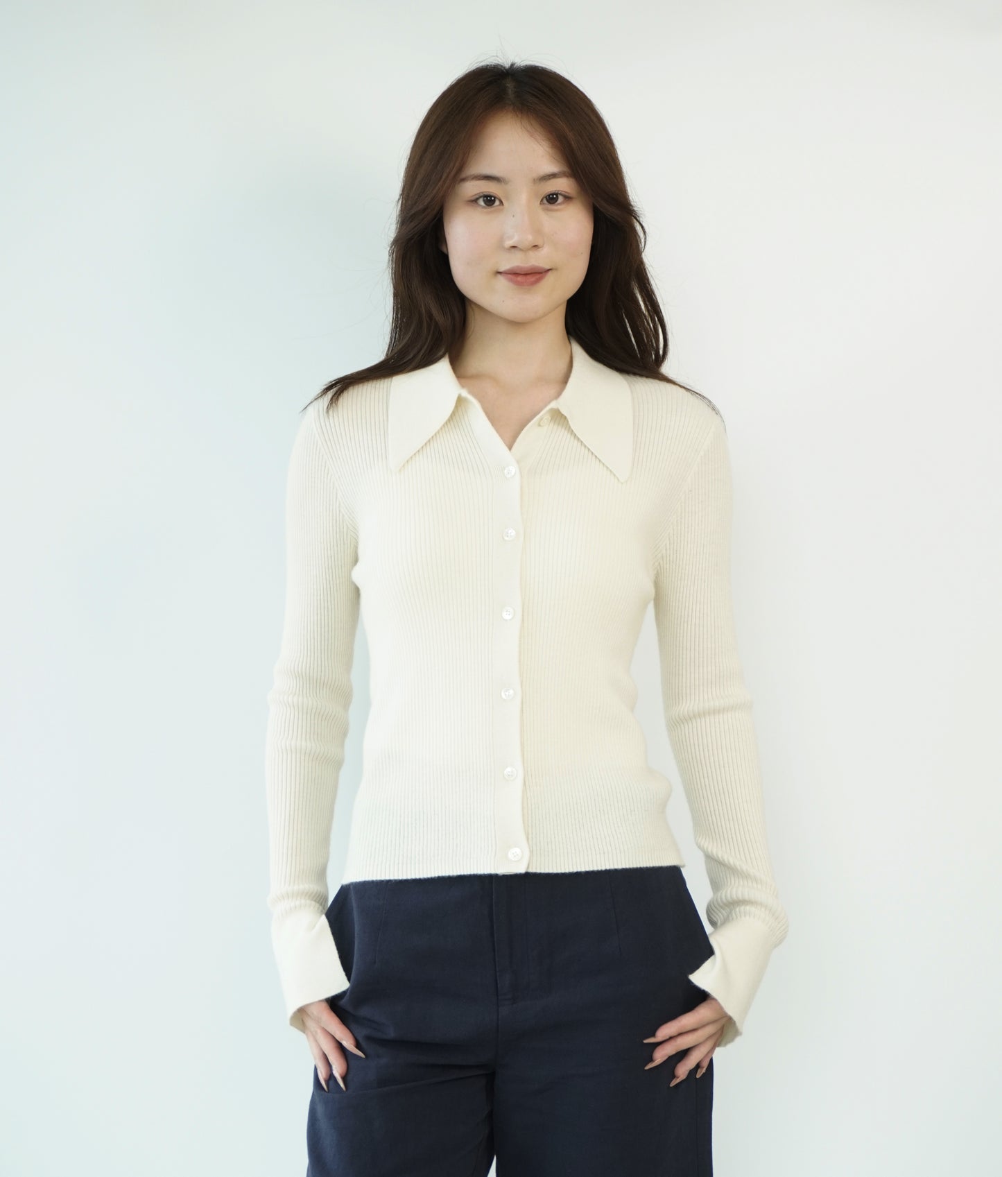 100% Cashmere Elegant, soft and luxurious crafted women's cashmere sweater