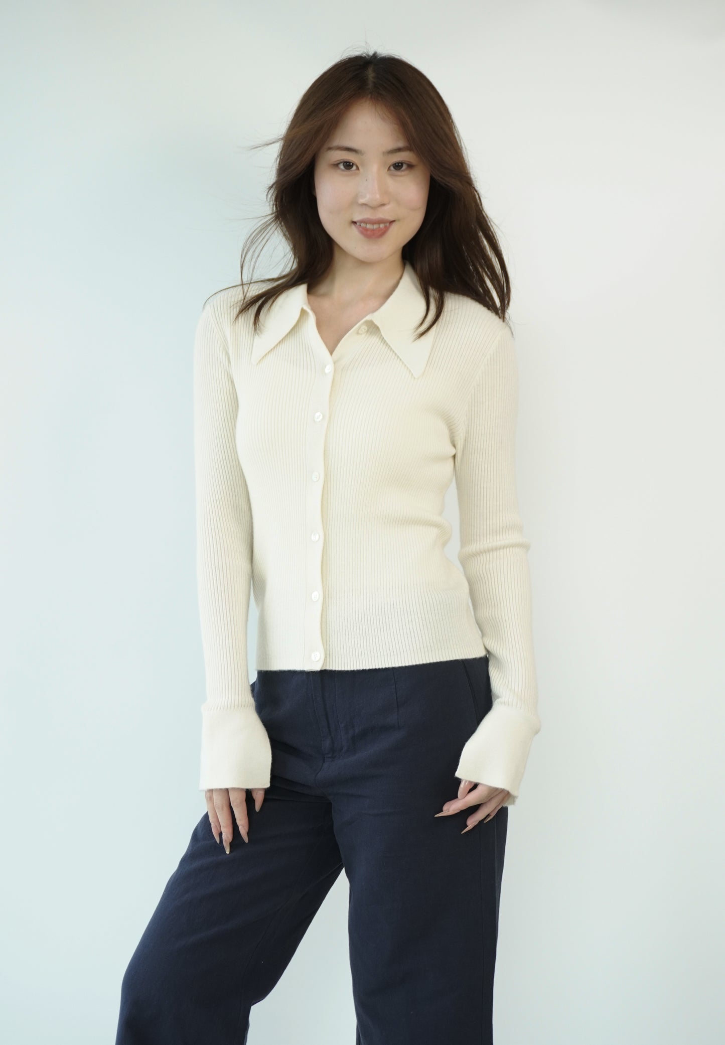 100% Cashmere Elegant, soft and luxurious crafted women's cashmere sweater