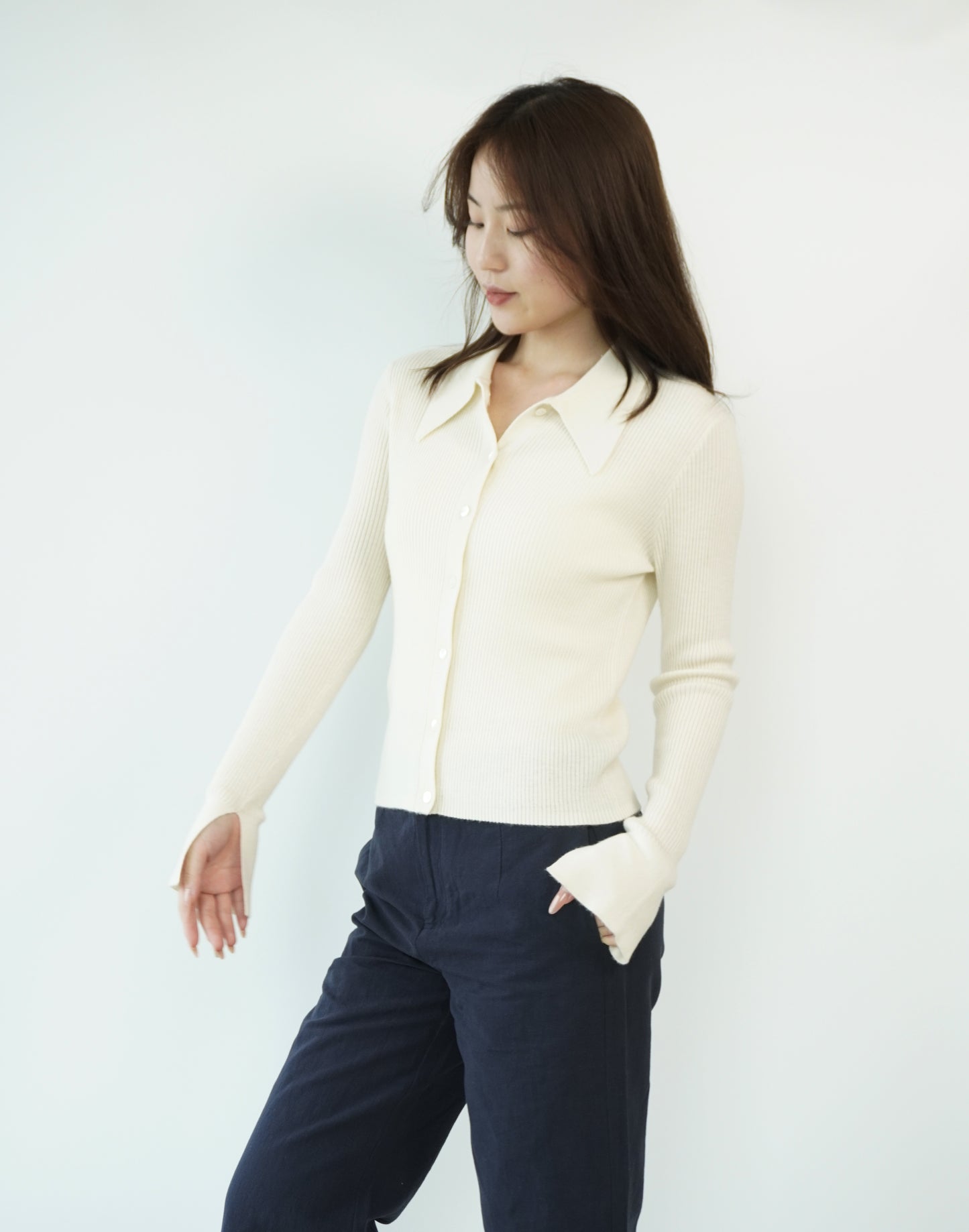 100% Cashmere Elegant, soft and luxurious crafted women's cashmere sweater